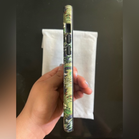 Stringberry iPhone 13 Pro Max Tough Case - Picture 4 of 4